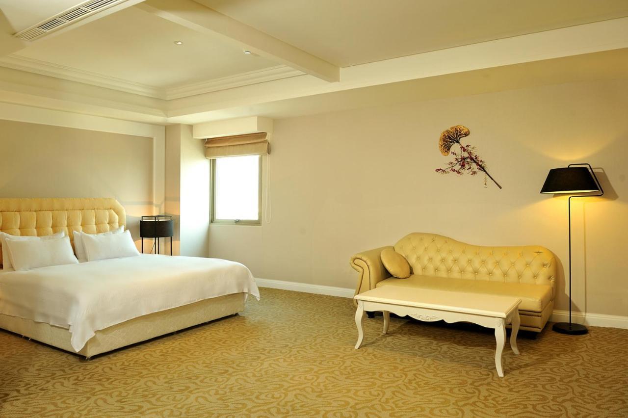 Asia Emperor Hotel Tainan Exterior photo